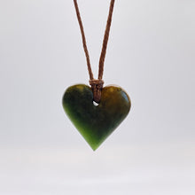 Load image into Gallery viewer, Putiputi Marsden Flower Jade Heart Pendant