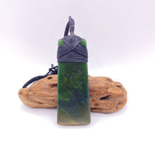 Load image into Gallery viewer, Marsden Flower Jade Cross-Bound Toki Pendant