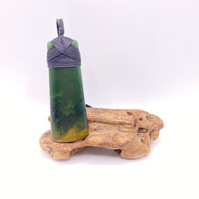 Load image into Gallery viewer, Marsden Flower Jade Cross-Bound Toki Pendant