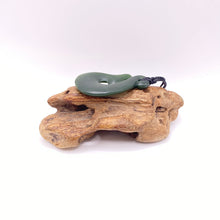 Load image into Gallery viewer, Putiputi Hei Matau Pendant