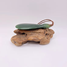 Load image into Gallery viewer, Pounamu Mere Pendant