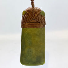 Load image into Gallery viewer, Marsden Flower Jade Cross-bound Toki Pendant

