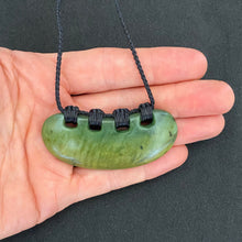 Load image into Gallery viewer, Raukaraka Ridge-bound Breastplate