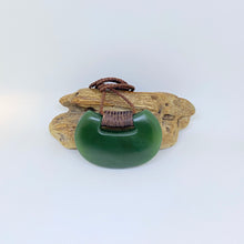 Load image into Gallery viewer, Kawakawa Ridge bound Pounamu Pendant