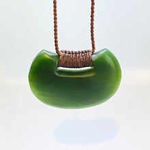 Load image into Gallery viewer, Kawakawa Ridge bound Pounamu Pendant