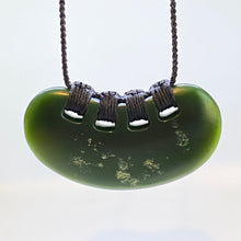 Load image into Gallery viewer, Putiputi Pounamu Breastplate