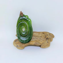 Load image into Gallery viewer, Kawakawa Manaia with Koru Tail