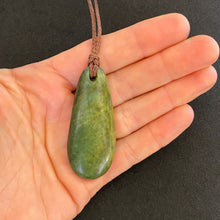 Load image into Gallery viewer, Putiputi - Flower Jade  Roimata Pendant