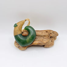 Load image into Gallery viewer, Flower Jade Snood Bound Hei Matau pendant
