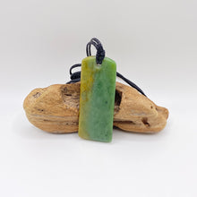 Load image into Gallery viewer, Raukaraka Toki Pendant