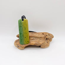 Load image into Gallery viewer, Raukaraka Toki Pendant