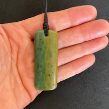 Load image into Gallery viewer, Raukaraka Toki Pendant