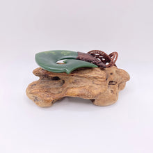 Load image into Gallery viewer, Putiputi Snood Bound Hei Matau Pendant