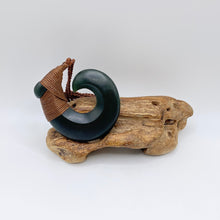 Load image into Gallery viewer, Marsden Pounamu Snood Bound Hei Matau pendant