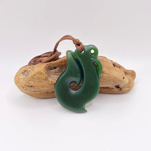 Load image into Gallery viewer, Kawakawa Manaia Pendant