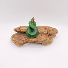 Load image into Gallery viewer, Kawakawa Single Pikorua / Twist Pendant