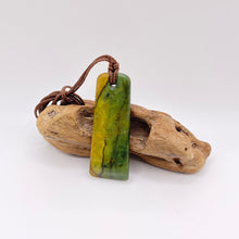 Load image into Gallery viewer, Raukaraka Toki Pendant