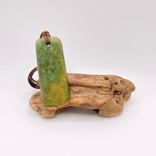 Load image into Gallery viewer, Flower Jade Toki Pendant