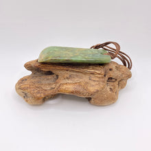 Load image into Gallery viewer, Flower Jade Toki Pendant