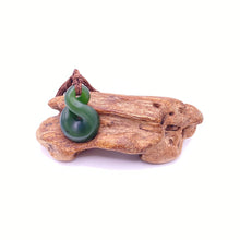 Load image into Gallery viewer, Kawakawa Single Pikorua / Twist Pendant