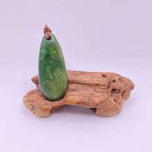 Load image into Gallery viewer, Putiputi - Flower Jade Roimata Pendant