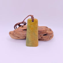 Load image into Gallery viewer, Raukaraka Toki Pendant