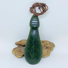 Load image into Gallery viewer, Large Kawakawa Mere Pendant