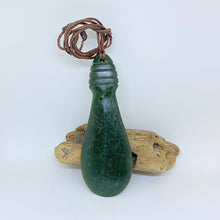 Load image into Gallery viewer, Large Kawakawa Mere Pendant