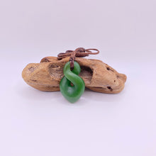 Load image into Gallery viewer, Kahurangi Single Pikorua / Twist Pendant