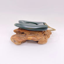 Load image into Gallery viewer, Putiputi Pendant with Ridge Knot Binding