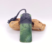 Load image into Gallery viewer, Kokopu Cross-bound Toki Pendant