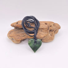 Load image into Gallery viewer, Putiputi Heart Pendant