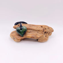 Load image into Gallery viewer, Putiputi Heart Pendant