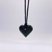 Load image into Gallery viewer, Putiputi Heart Pendant