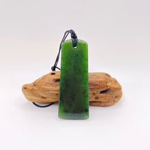 Load image into Gallery viewer, Large Kawakawa Toki Pendant