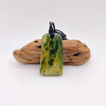 Load image into Gallery viewer, Putiputi Flower Jade Toki Pendant