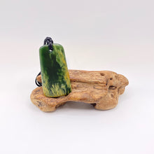 Load image into Gallery viewer, Putiputi Flower Jade Toki Pendant