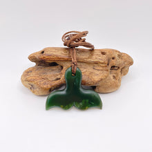 Load image into Gallery viewer, Putiputi Whale Tail Pendant