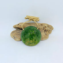 Load image into Gallery viewer, Flower Jade Porohita / Disc Pendant