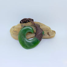 Load image into Gallery viewer, Kahurangi Snood Bound Hei Matau Pendant