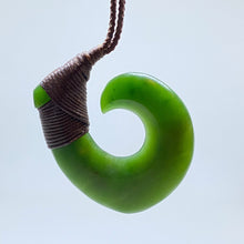 Load image into Gallery viewer, Kahurangi Snood Bound Hei Matau Pendant