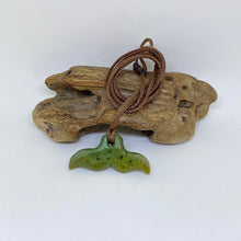 Load image into Gallery viewer, Putiputi Whale Tail Pendant