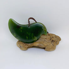 Load image into Gallery viewer, Putiputi Breastplate