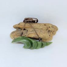Load image into Gallery viewer, Sea Shell Breastplate