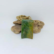 Load image into Gallery viewer, Marsden Flower Jade Toki Pendant