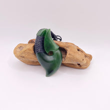 Load image into Gallery viewer, Kawakawa Ridge-bound Hei Matau Hook Pendant
