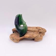 Load image into Gallery viewer, Kawakawa Ridge-bound Hei Matau Hook Pendant
