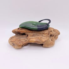 Load image into Gallery viewer, Kawakawa Ridge-bound Hei Matau Hook Pendant
