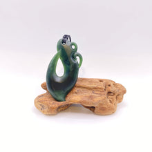 Load image into Gallery viewer, Kawakawa Manaia Pendant
