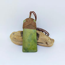 Load image into Gallery viewer, Marsden Flower Jade Cross-bound Toki Pendant
